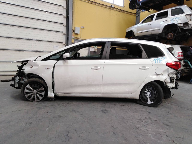 kia carens ( ) del año 2016