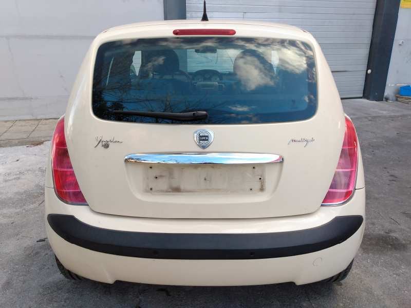 lancia ypsilon (101) del año 2004