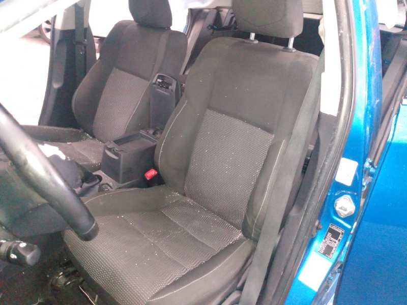 toyota auris del año 2013