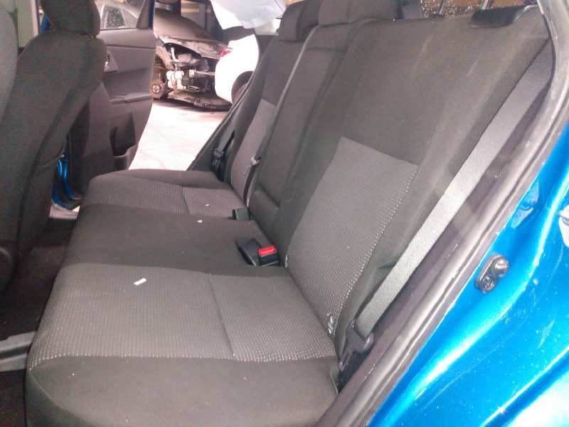 toyota auris del año 2013