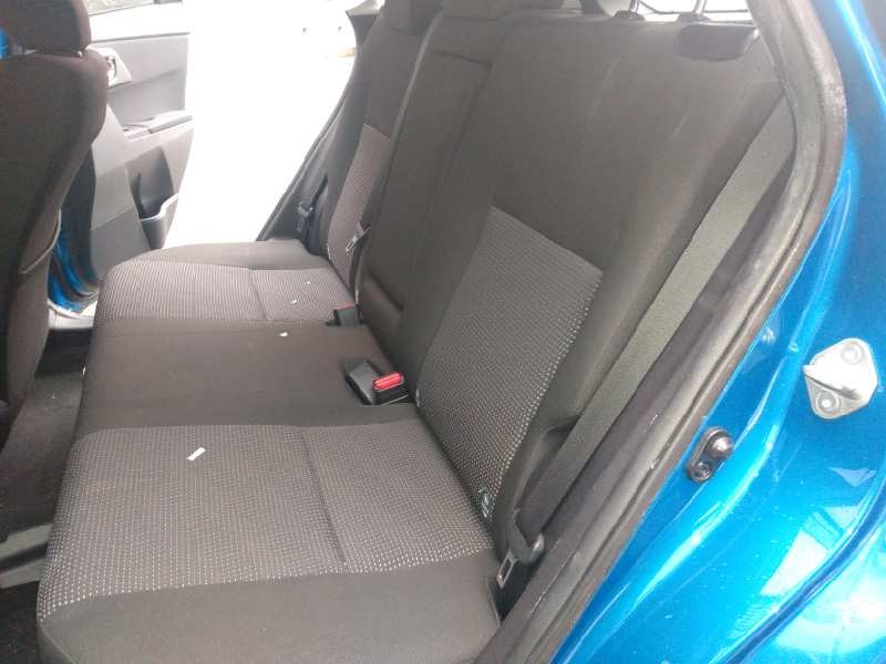 toyota auris del año 2013