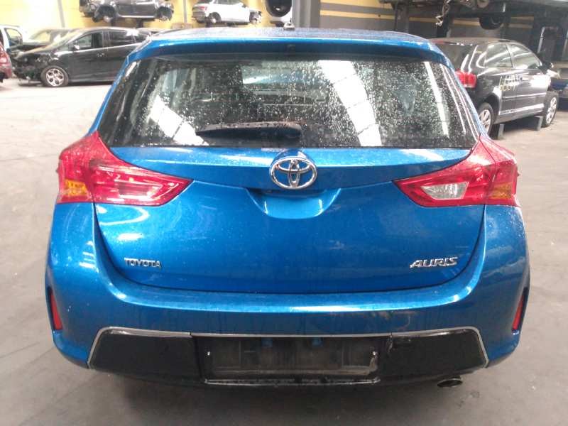 toyota auris del año 2013