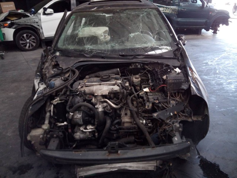 volkswagen golf v berlina (1k1) del año 2004