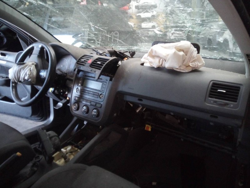 volkswagen golf v berlina (1k1) del año 2004