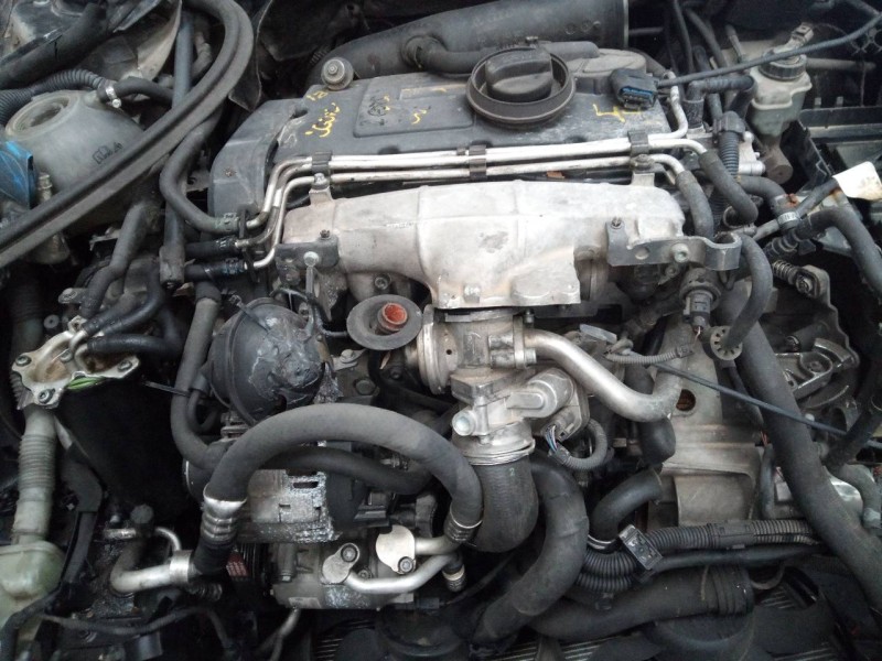 volkswagen golf v berlina (1k1) del año 2004