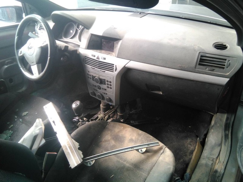 opel astra h berlina del año 2006