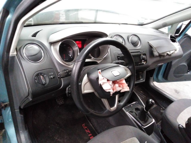 seat ibiza (6j5) del año 2008