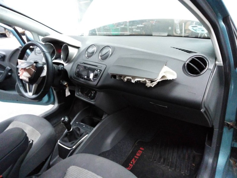 seat ibiza (6j5) del año 2008