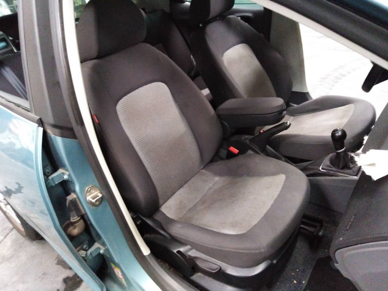 seat ibiza (6j5) del año 2008