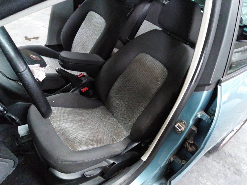 seat ibiza (6j5) del año 2008