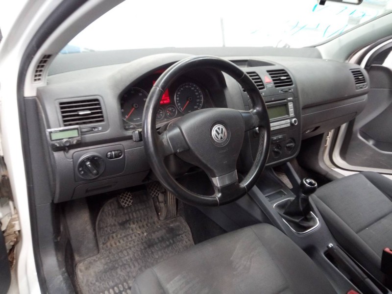 volkswagen golf v berlina (1k1) del año 2009