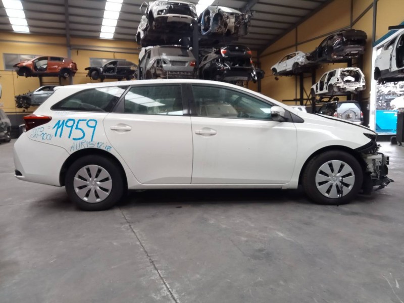 toyota auris del año 2016