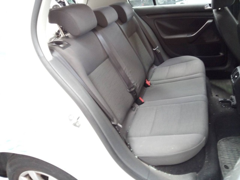 volkswagen golf v berlina (1k1) del año 2009