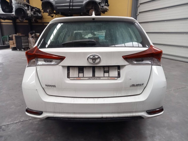 toyota auris del año 2016