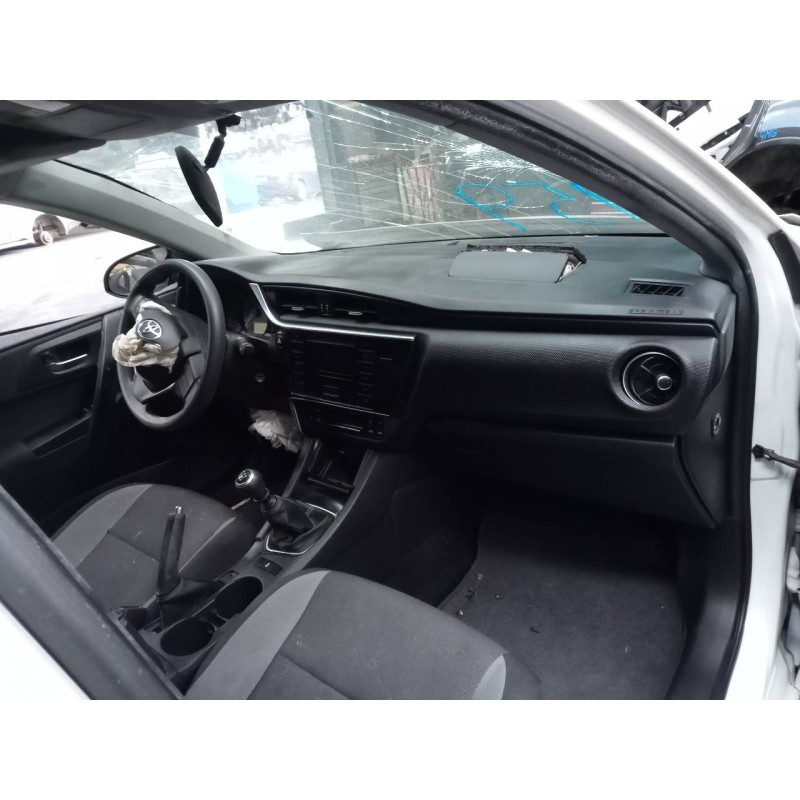 toyota auris del año 2016