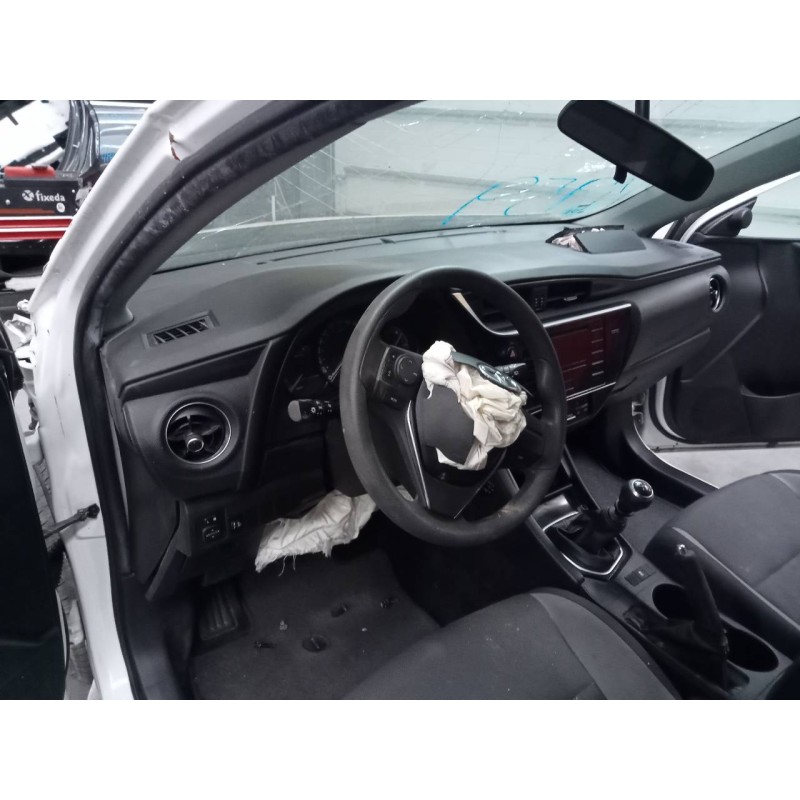 toyota auris del año 2016