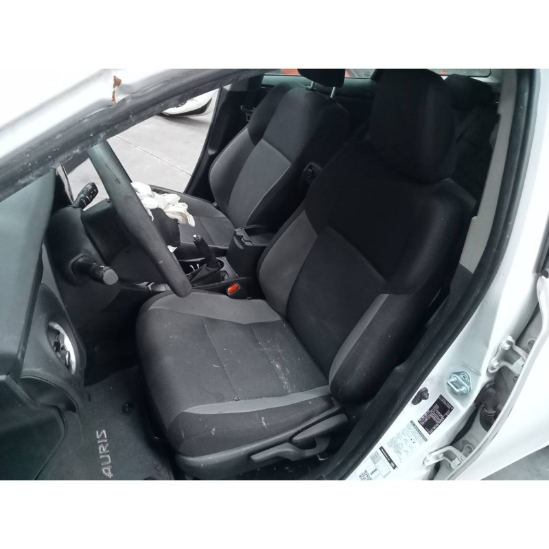 toyota auris del año 2016