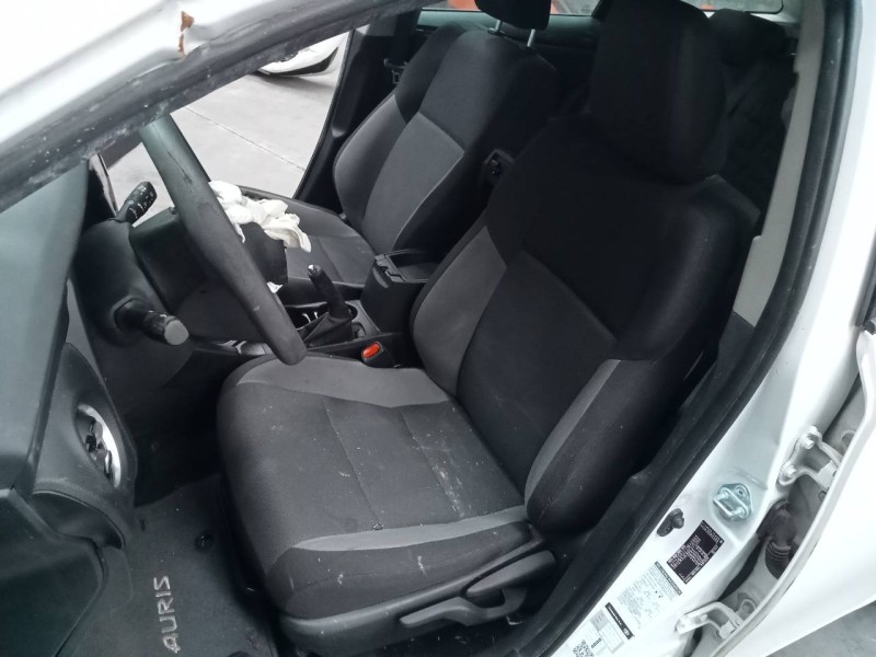 toyota auris del año 2016