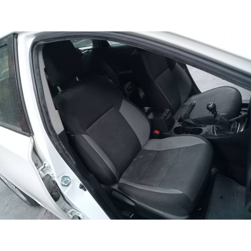 toyota auris del año 2016