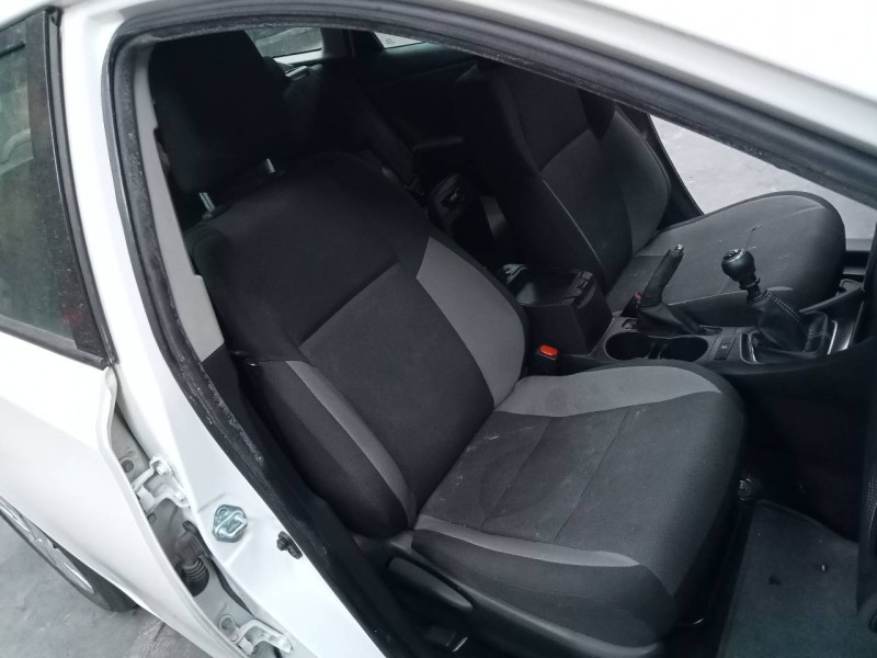 toyota auris del año 2016