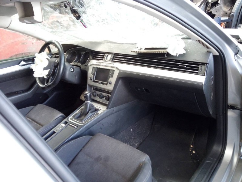 volkswagen passat variant (3g5) del año 2015