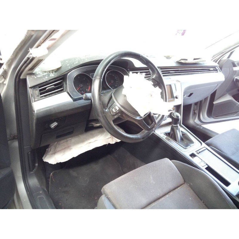 volkswagen passat variant (3g5) del año 2015