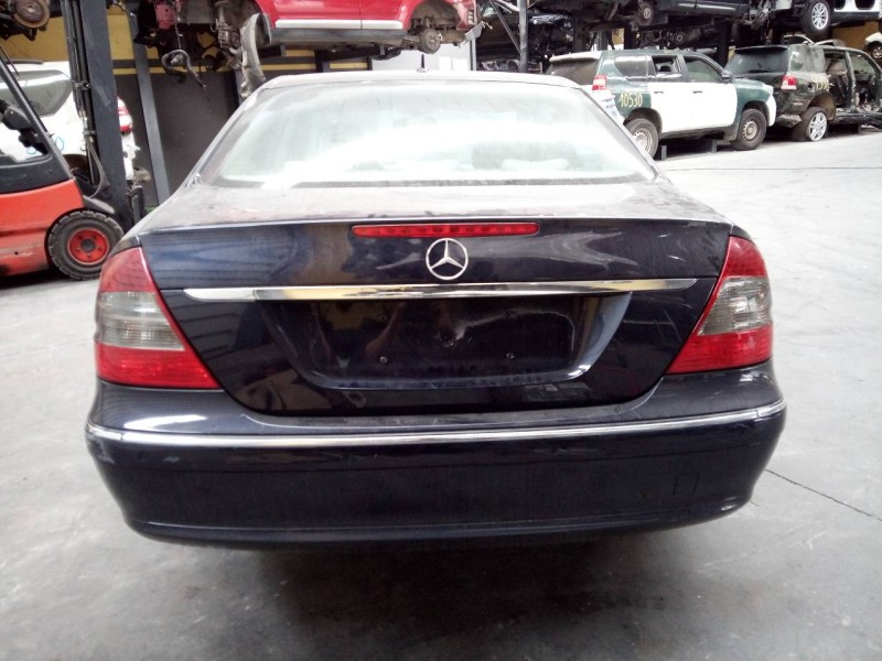 mercedes-benz clase e (w211) berlina del año 2008
