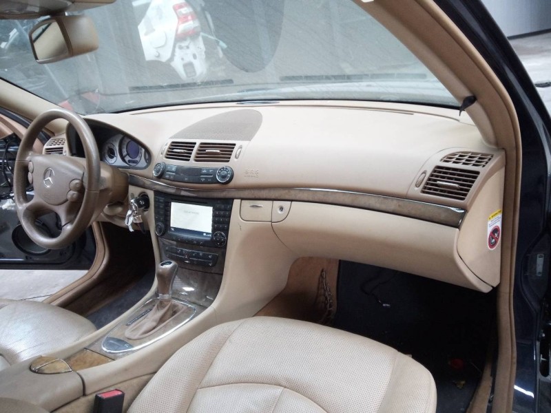 mercedes-benz clase e (w211) berlina del año 2008