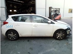 toyota auris del año 2013