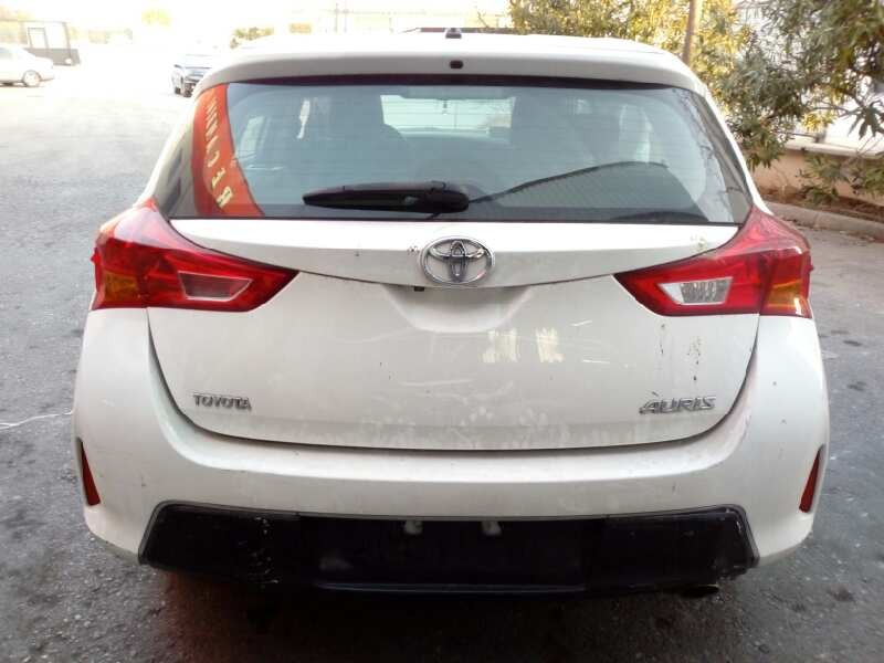 toyota auris del año 2013