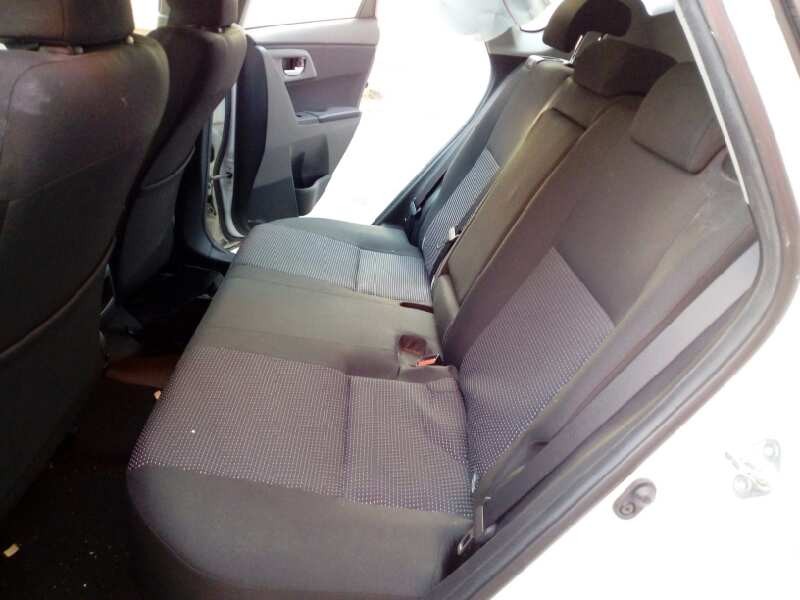 toyota auris del año 2013