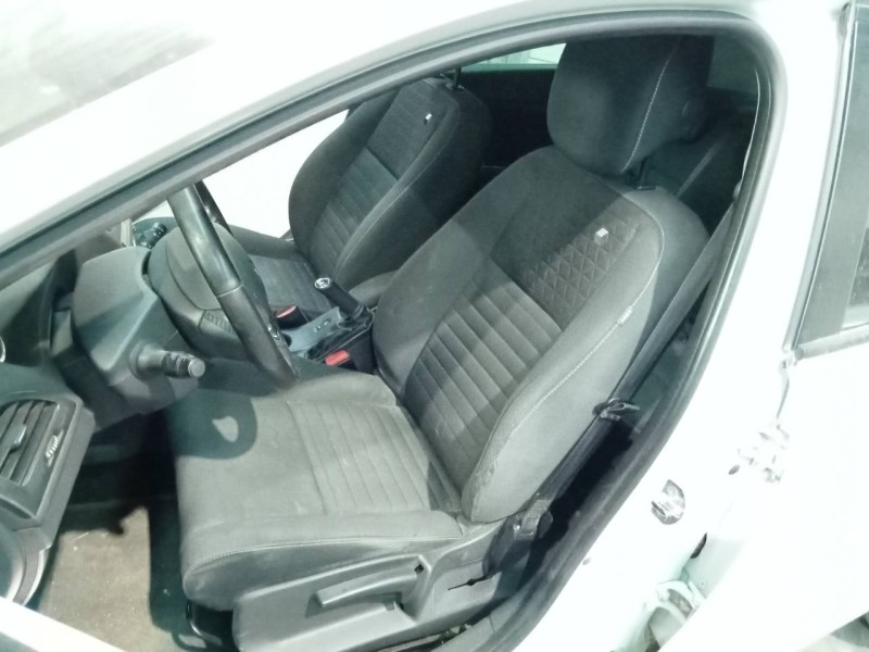 renault megane iii berlina 5 p del año 2014