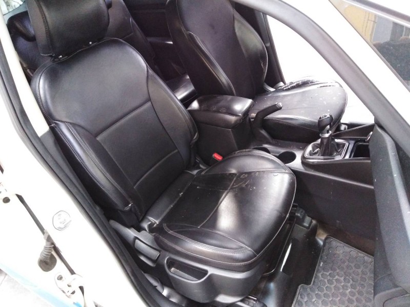 kia carens ( ) del año 2018