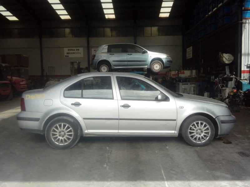 volkswagen bora berlina (1j2) del año 2000