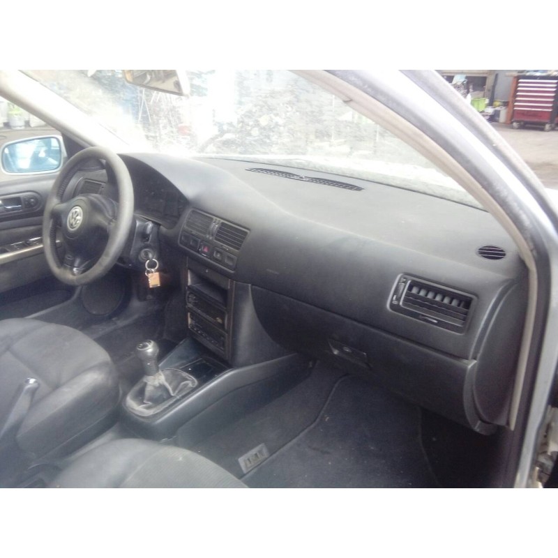 volkswagen bora berlina (1j2) del año 2000