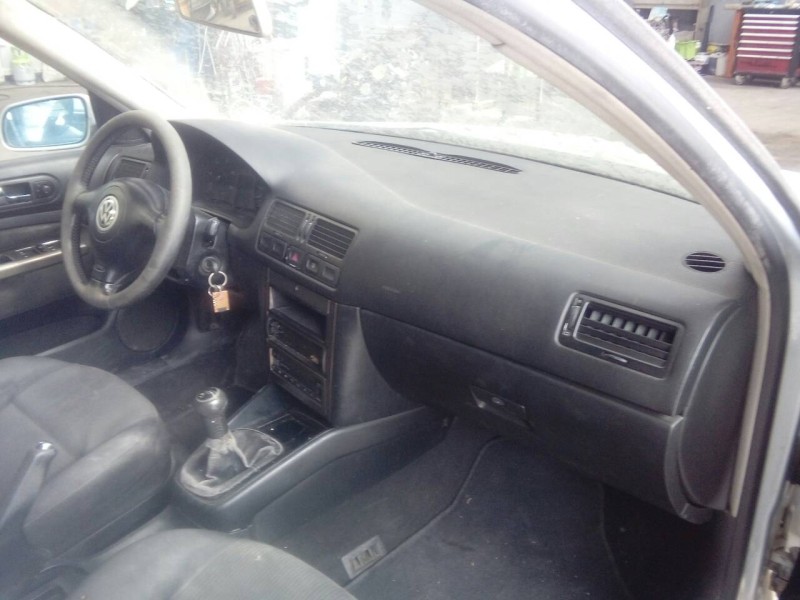 volkswagen bora berlina (1j2) del año 2000