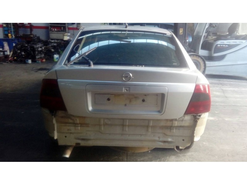 opel vectra b berlina del año 2000