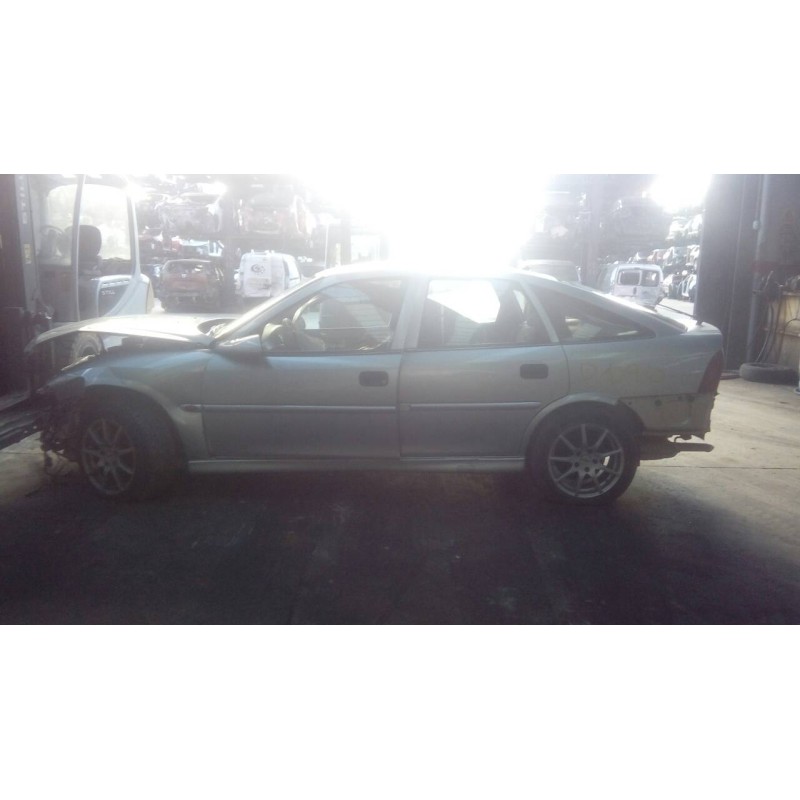 opel vectra b berlina del año 2000