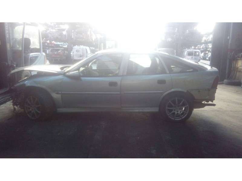 opel vectra b berlina del año 2000