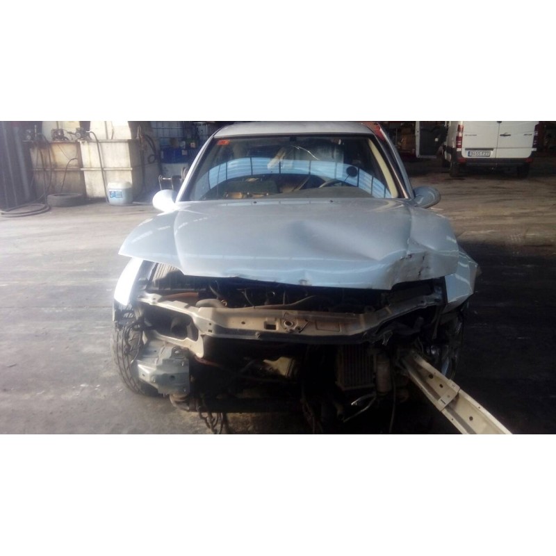 opel vectra b berlina del año 2000