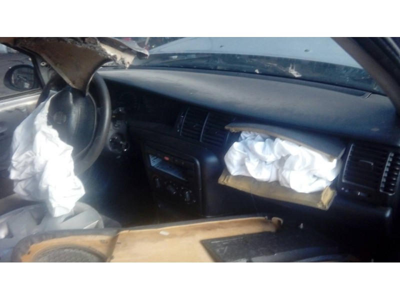 opel vectra b berlina del año 2000