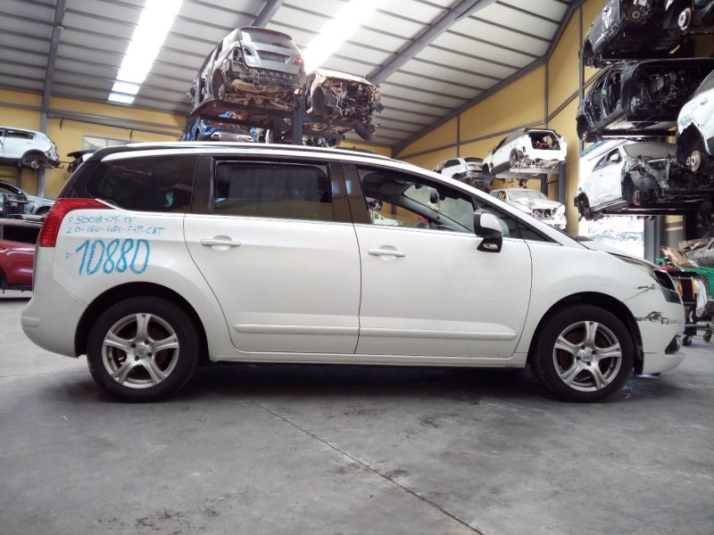 peugeot 5008 del año 2012