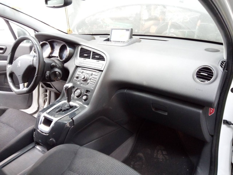 peugeot 5008 del año 2012