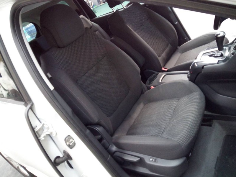 peugeot 5008 del año 2012