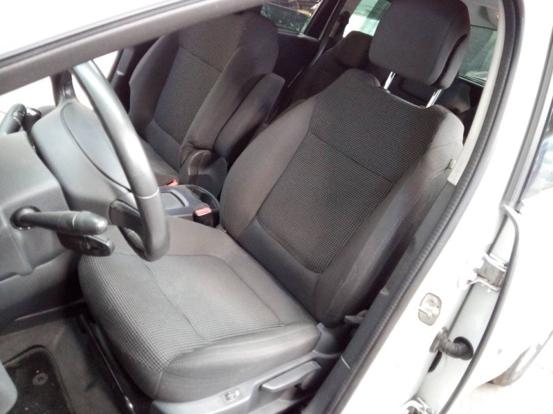 peugeot 5008 del año 2012