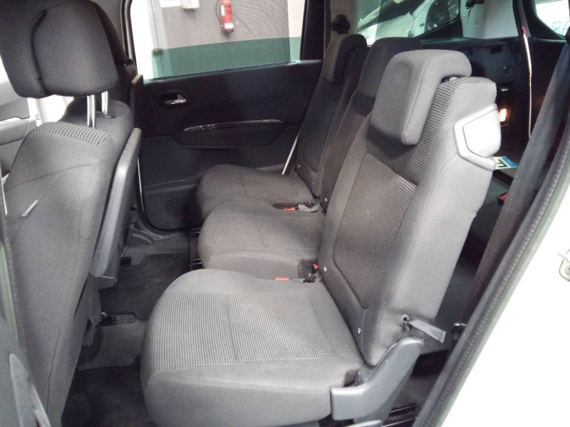 peugeot 5008 del año 2012