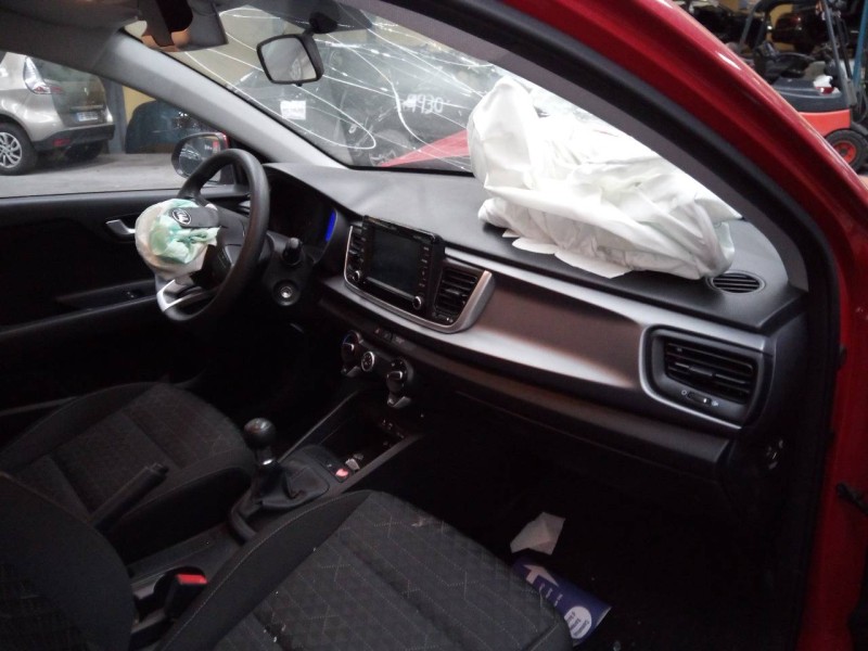 kia rio (yb) del año 2018