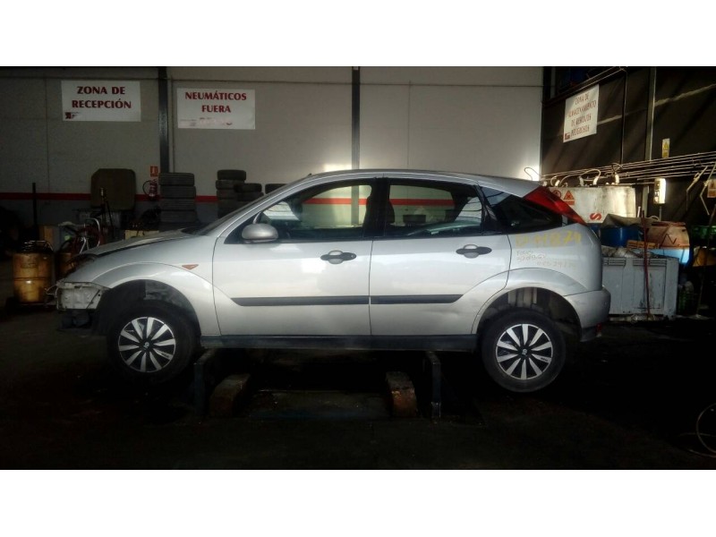 ford focus berlina (cak) del año 2001