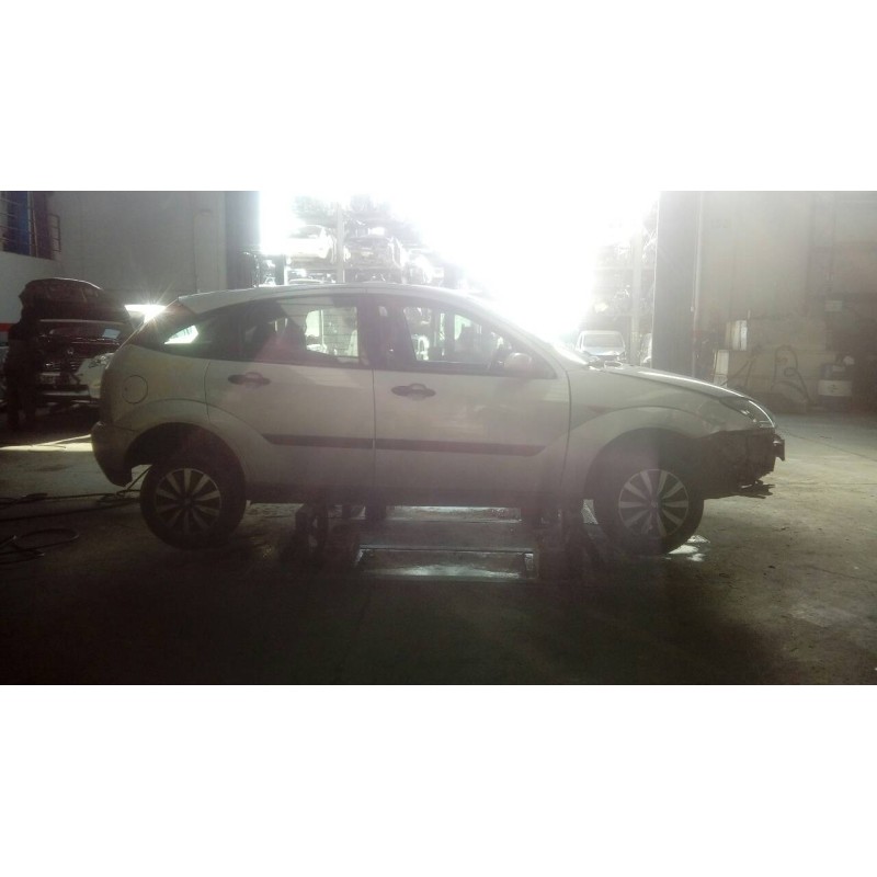 ford focus berlina (cak) del año 2001