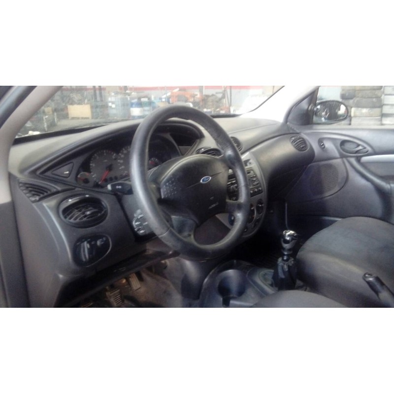 ford focus berlina (cak) del año 2001